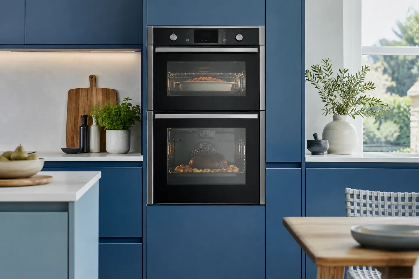 Double oven with separate cooking cavities — illustrative photograph